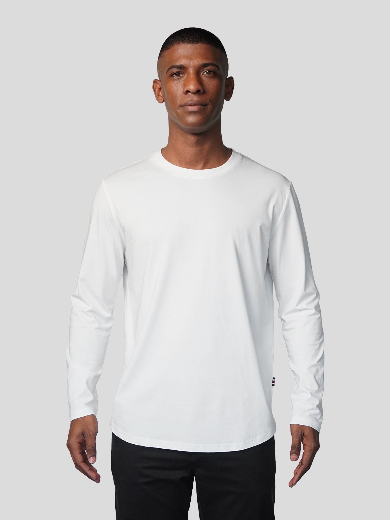 Camilo camiseta de manga larga con bajo curvo corte clásico