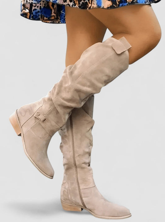 Esther Botas largas de estilo western