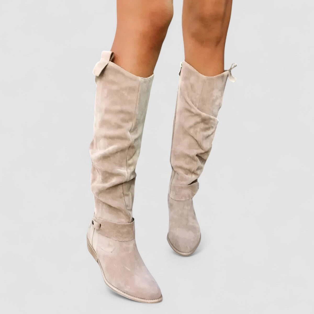 Esther Botas largas de estilo western