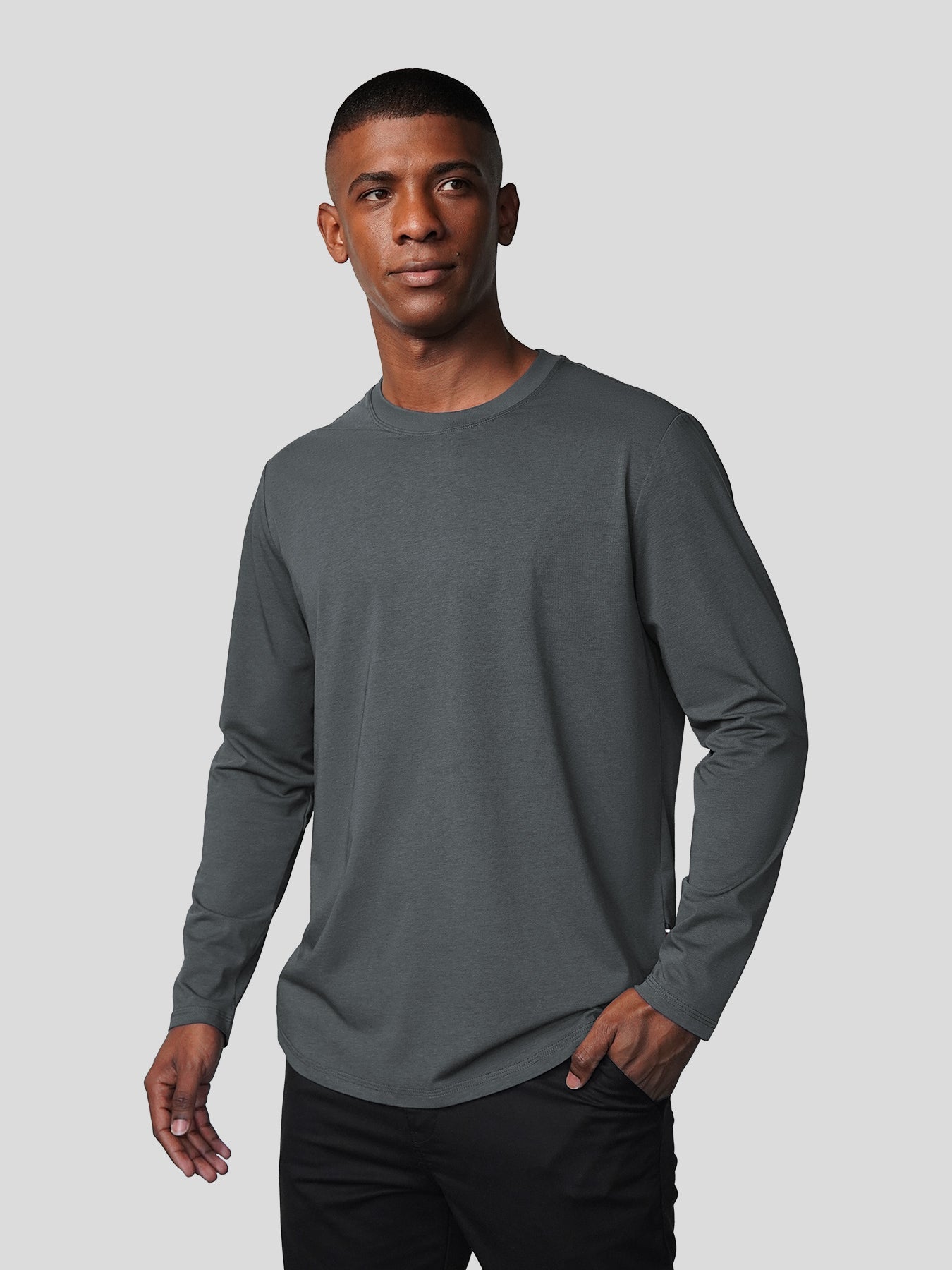 Camilo camiseta de manga larga con bajo curvo corte clásico