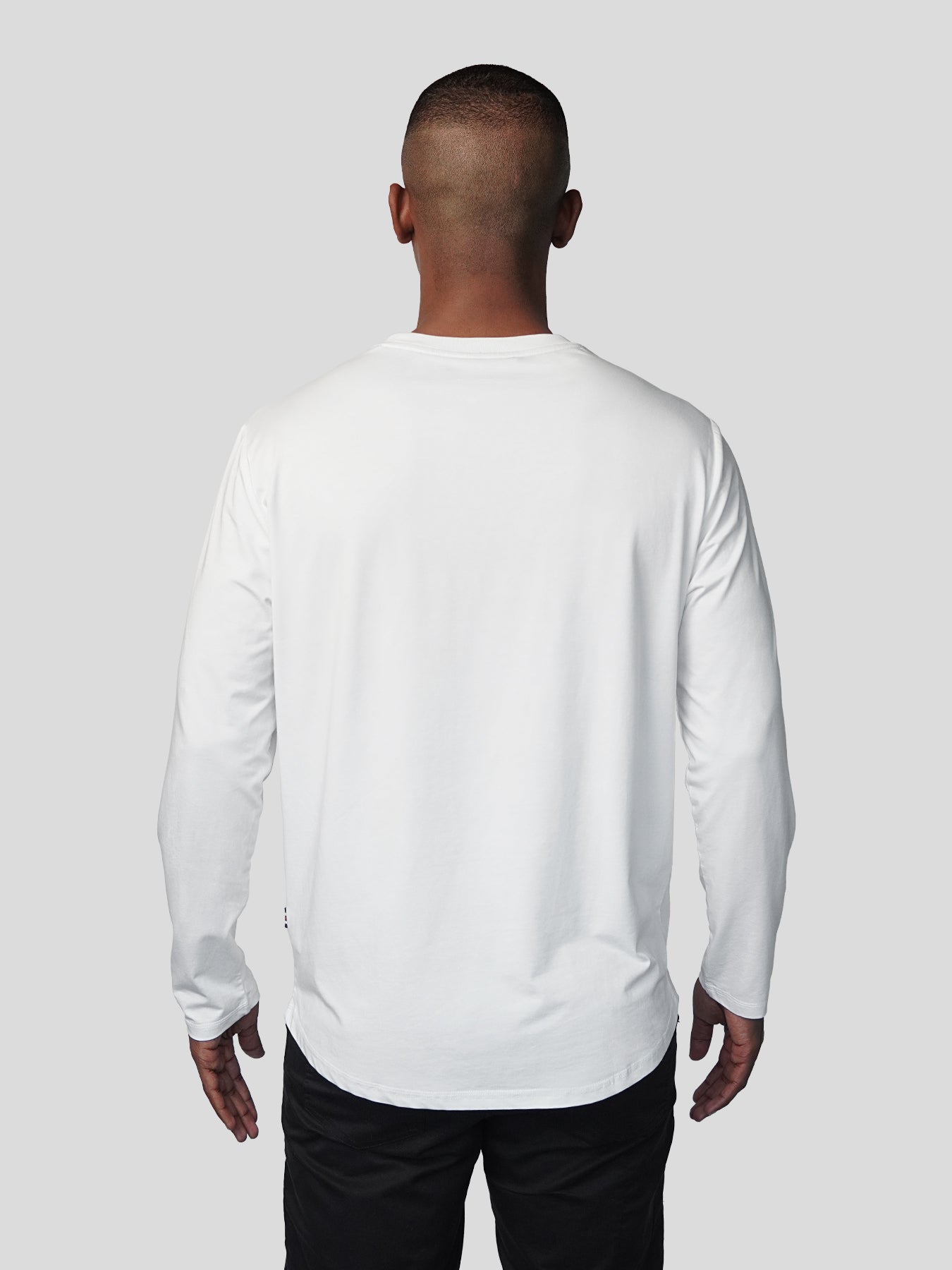 Camilo camiseta de manga larga con bajo curvo corte clásico