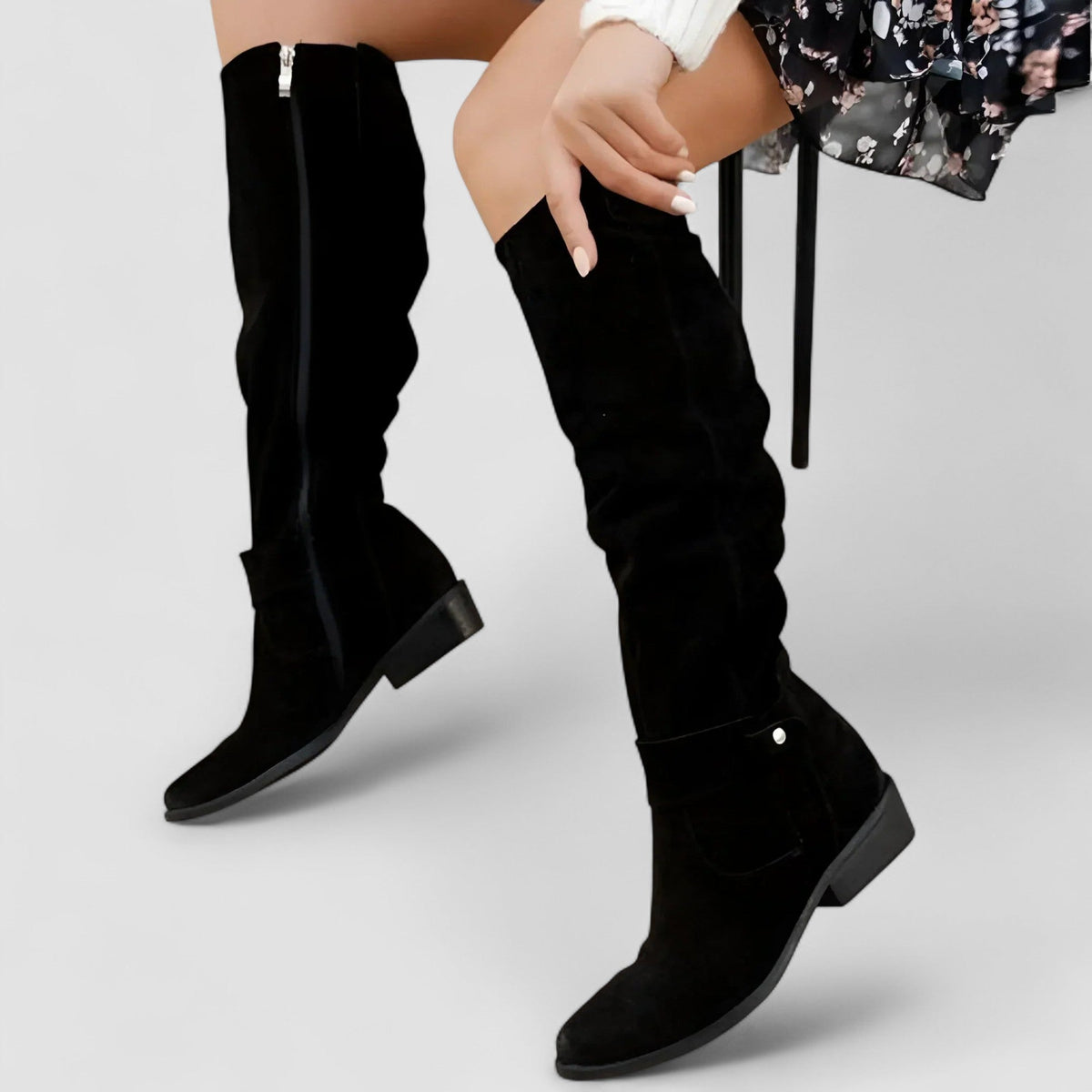 Esther Botas largas de estilo western