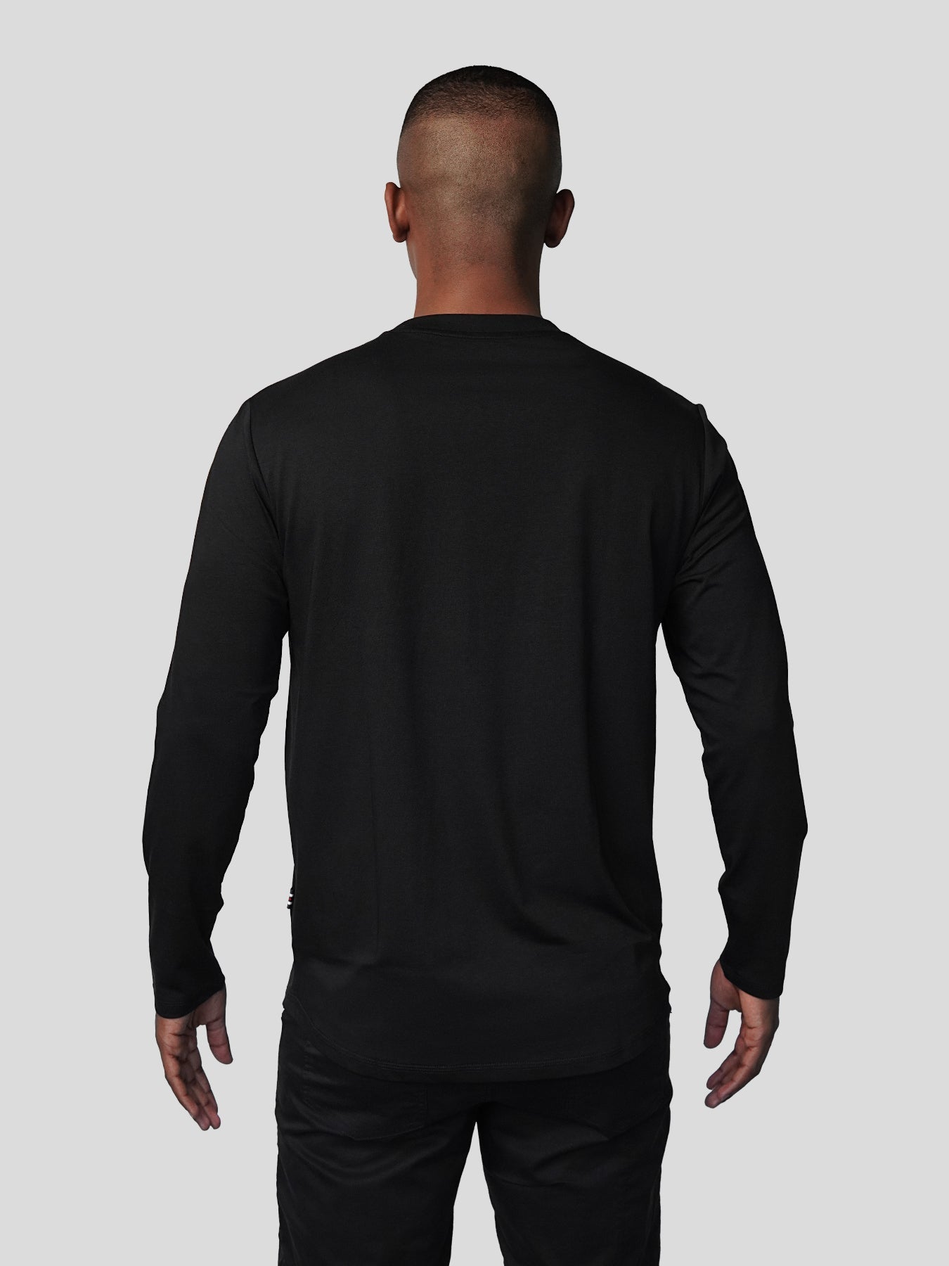 Camilo camiseta de manga larga con bajo curvo corte clásico