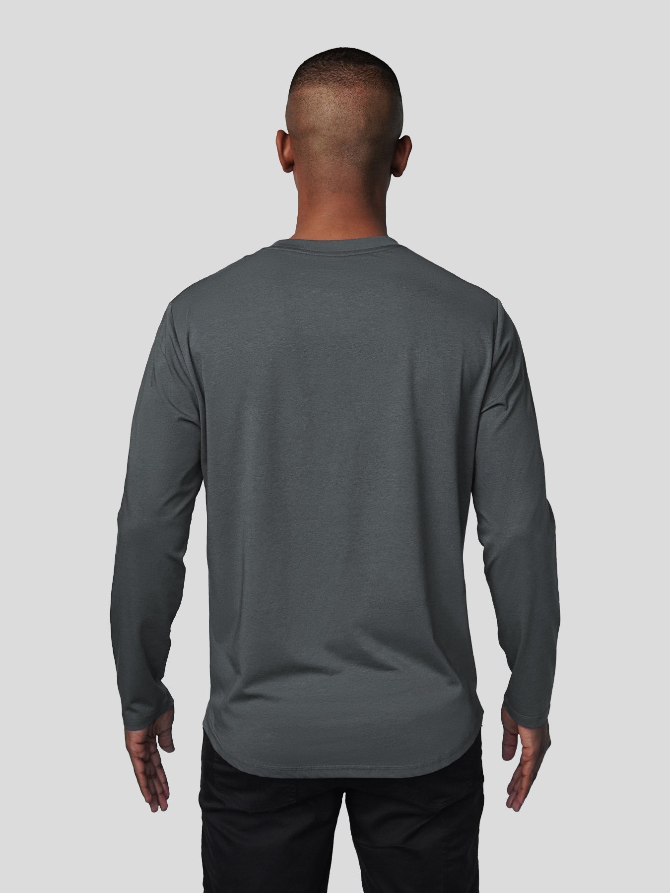 Camilo camiseta de manga larga con bajo curvo corte clásico