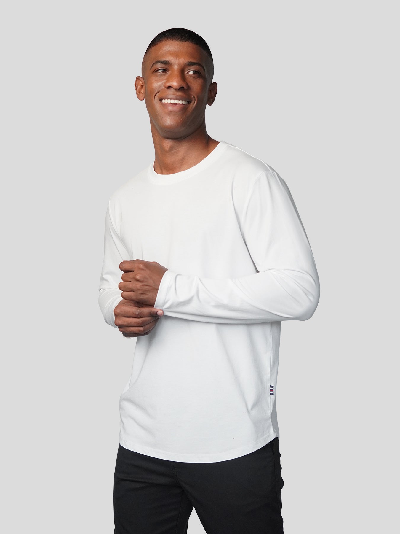 Camilo camiseta de manga larga con bajo curvo corte clásico