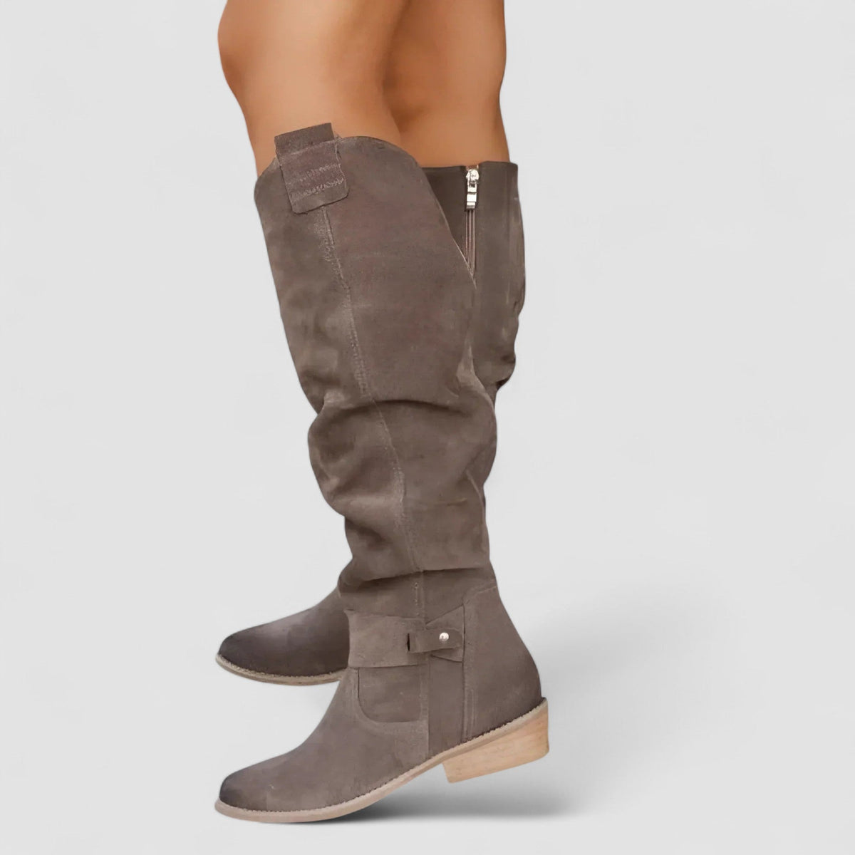 Esther Botas largas de estilo western