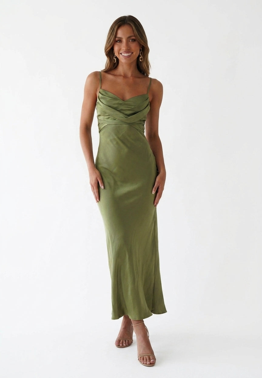 Mara vestido midi de satén suave verde oliva