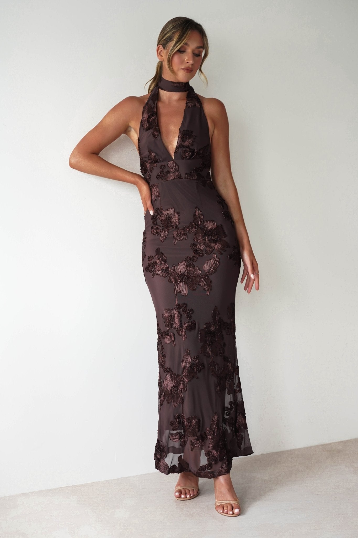 Ines vestido largo con lazos en la espalda texturizado